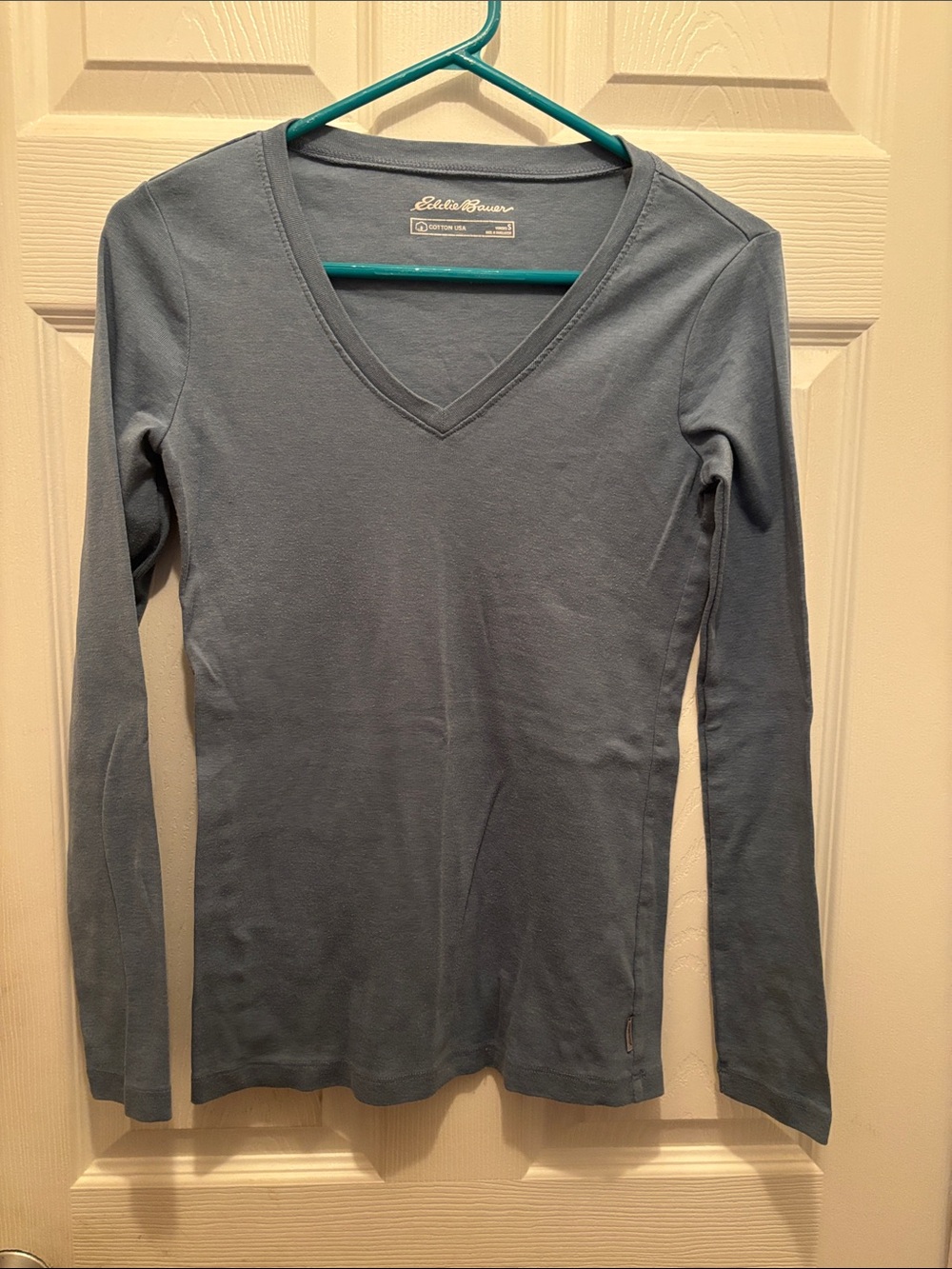 Eddie Bauer Women's Long Sleeve V-Neck Top in Slate